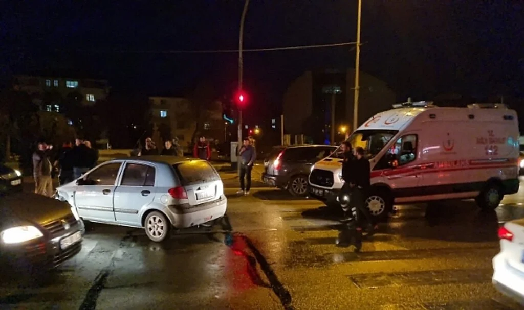 Zincirleme kazada yayalar ölümden döndü
