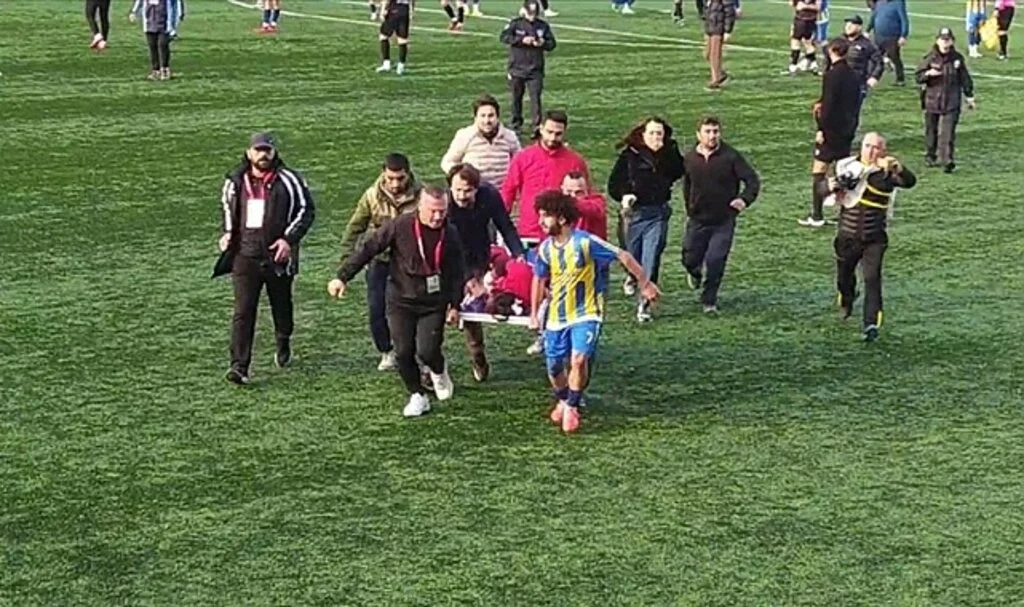 Zonguldak'taki amatör maçta hava topunda darbe alan kaleci ağır yaralandı