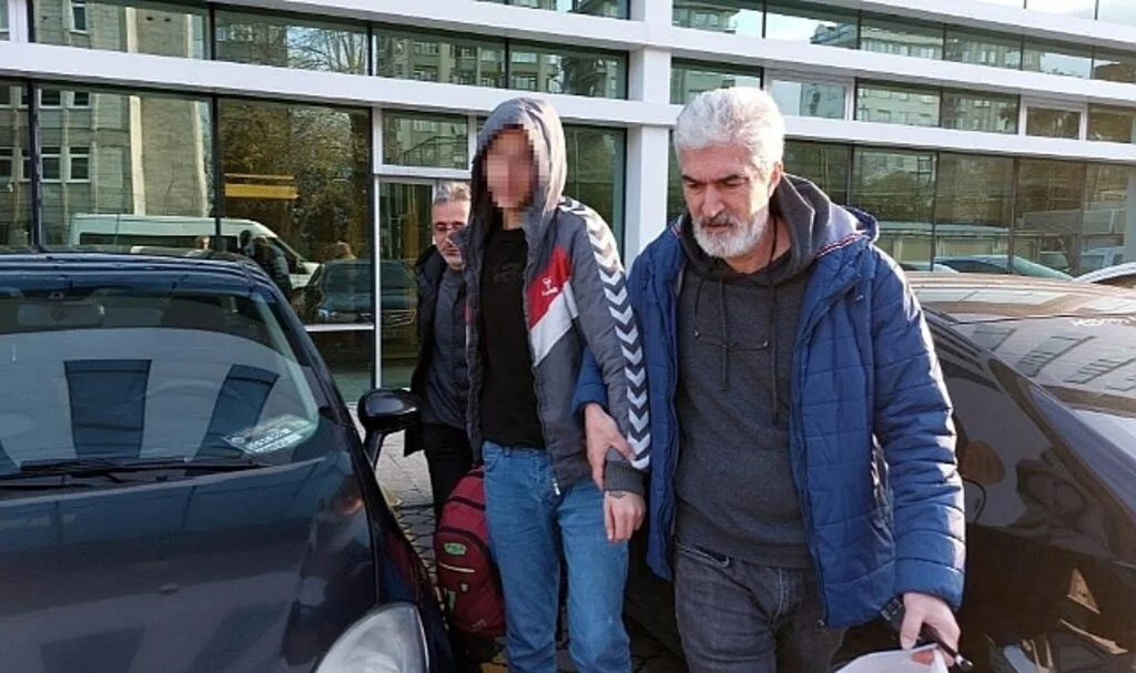 16 Yaşındaki Çocuk Sabah Yanlış Kişiyi, Akşam Da Hedeflediği Adamı Vurdu