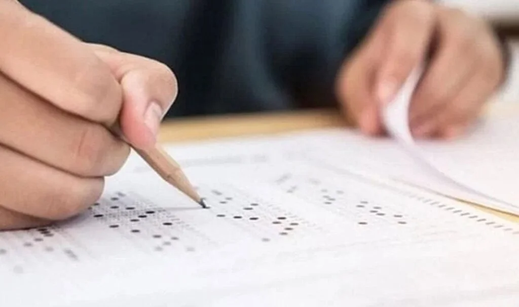 Açık lise sınavında toplu kopya: Onbinlerce öğrencinin sınavı iptal