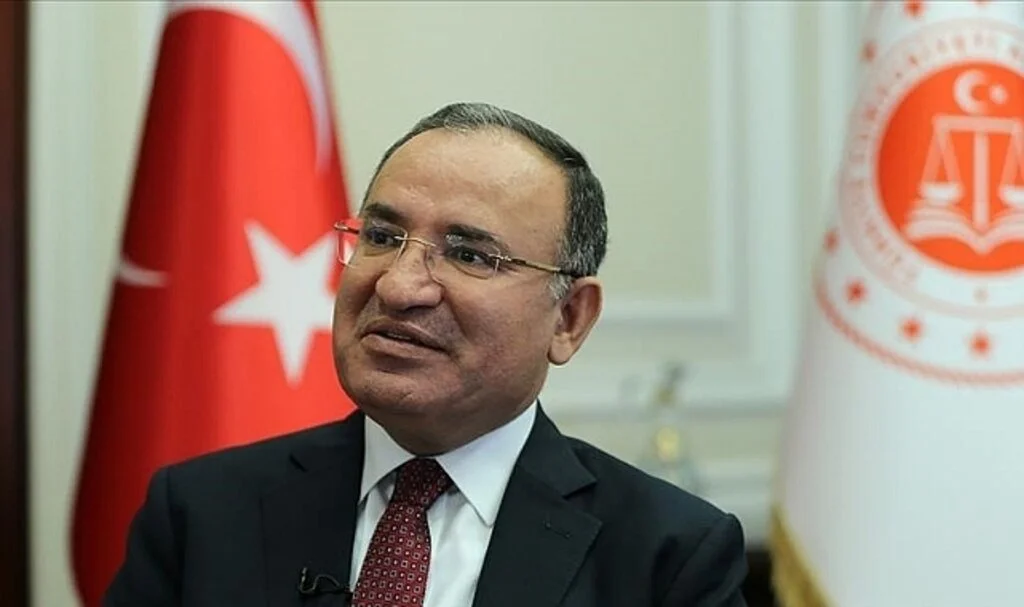 Adalet Bakanı Bozdağ, anayasa değişikliği teklifinin imzaya açıldığını bildirdi