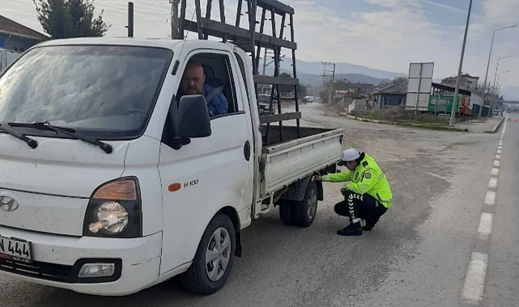 Alaçam'da Kış Lastiği Uygulaması