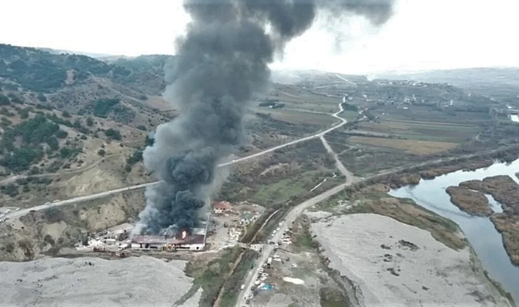 Amasya’da Kontrplak Fabrikasında Korkutan Yangın