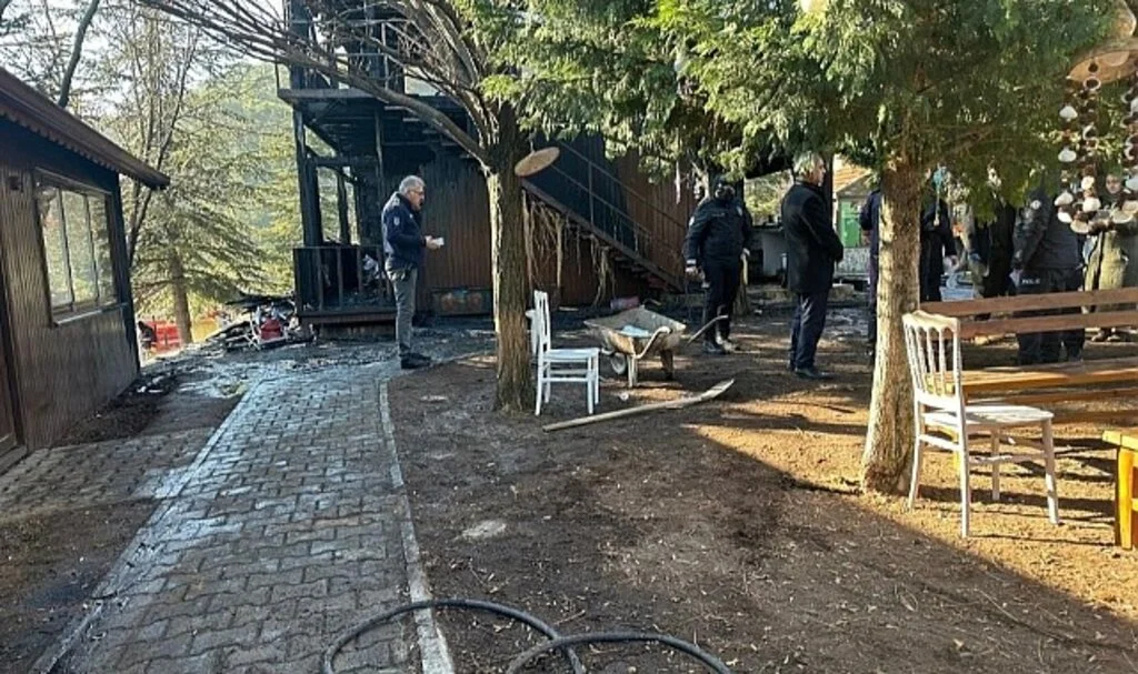 Ankara’da Ahşap Restoranda Çıkan Yangında Yanarak Can Verdi