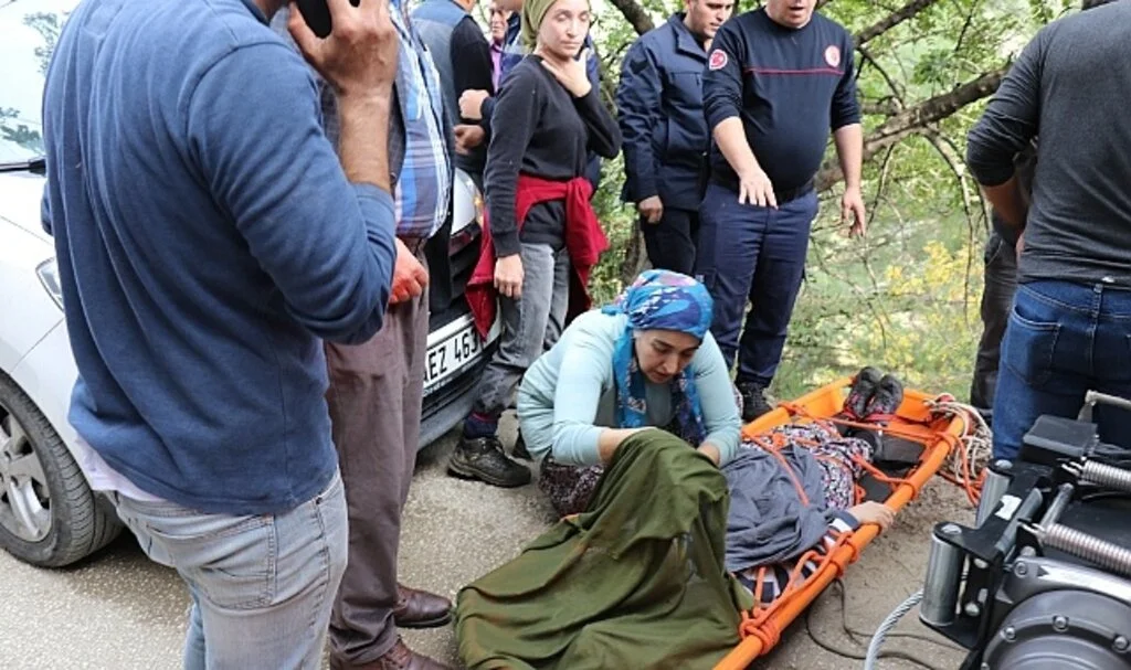 Antalya'da anne-kız okul dönüşü ölümden döndü