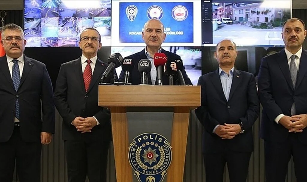 Bakan Soylu: Kocaeli ve Sakarya'da düzenlenen "Kökünü Kurutma Operasyonu"nda 269 şüpheli gözaltına alındı