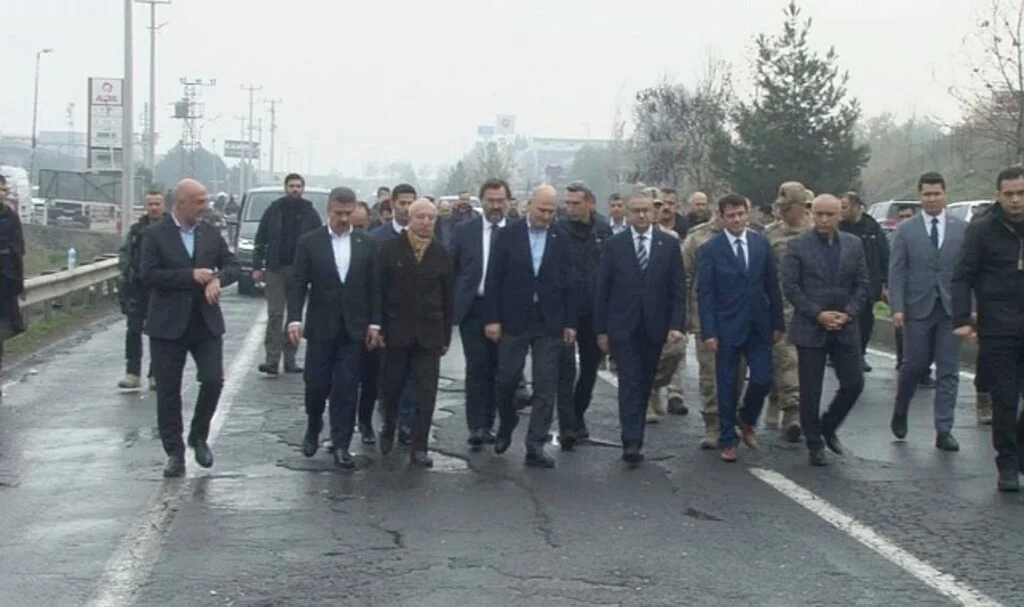 Bakan Soylu Patlama Bölgesinde İncelemelerde Bulundu
