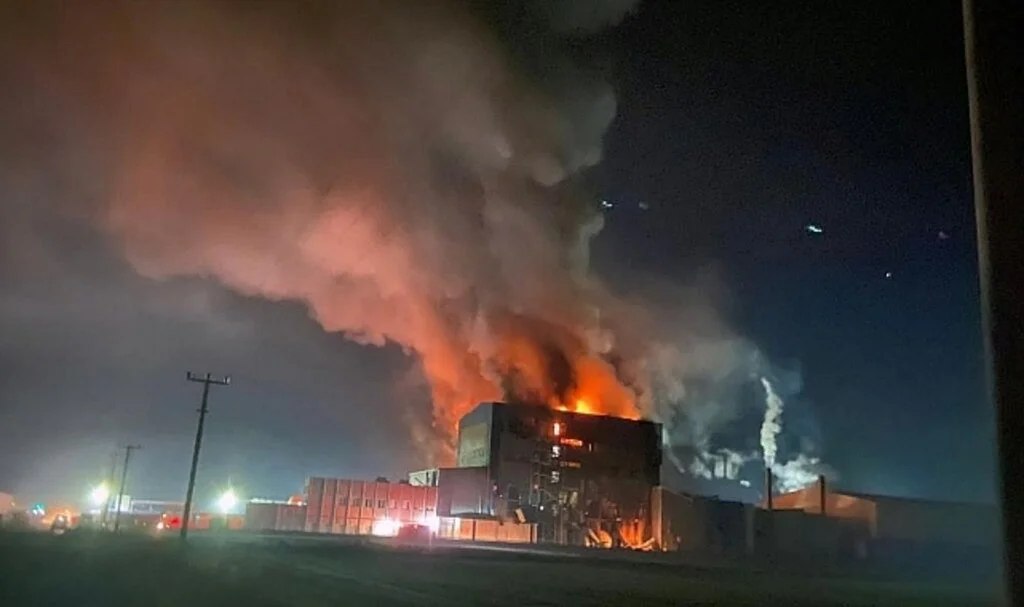 Balık Yem Fabrikasındaki Yangına Ormancılar Da Müdahale Etti