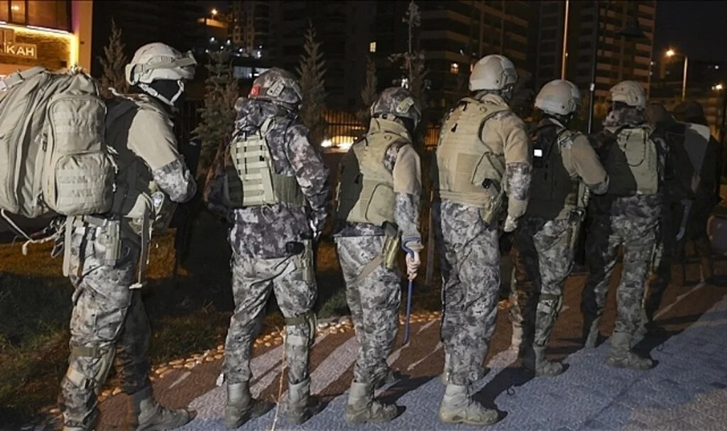 Başkentteki uyuşturucu operasyonlarında gözaltına alınan 52 zanlı tutuklandı