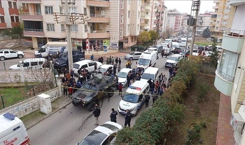 Batman'da esnafın rehin aldığı kaçak elektrik kontrolü yapan personel kurtarıldı