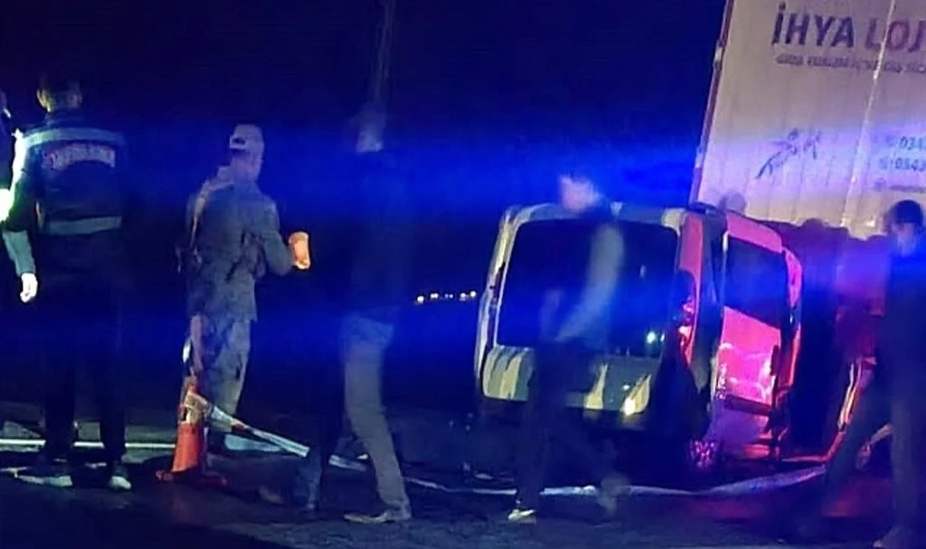Batman'da otomobil tıra arkadan çarptı: 1 ölü, 5 yaralı