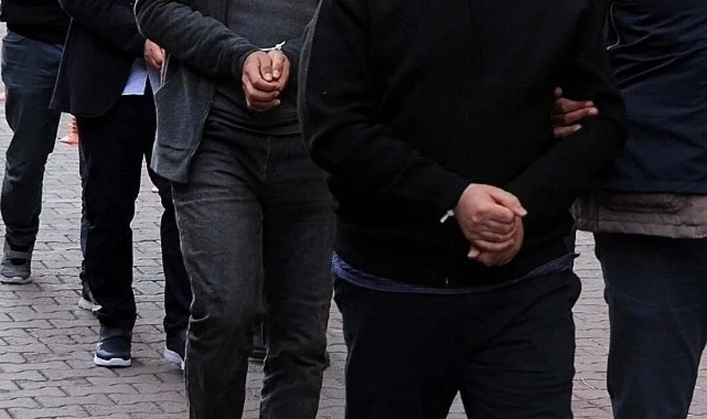 Beşiktaş Belediyesinde "Rüşvet" Soruşturmasında Şüphelilerden 3'ü Tutuklandı