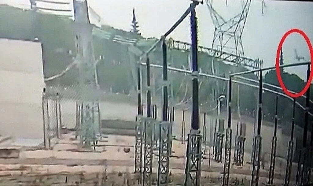Bursa'daki uçak kazası kamerada...Gökyüzünde 380 bin voltla gelen ölüm