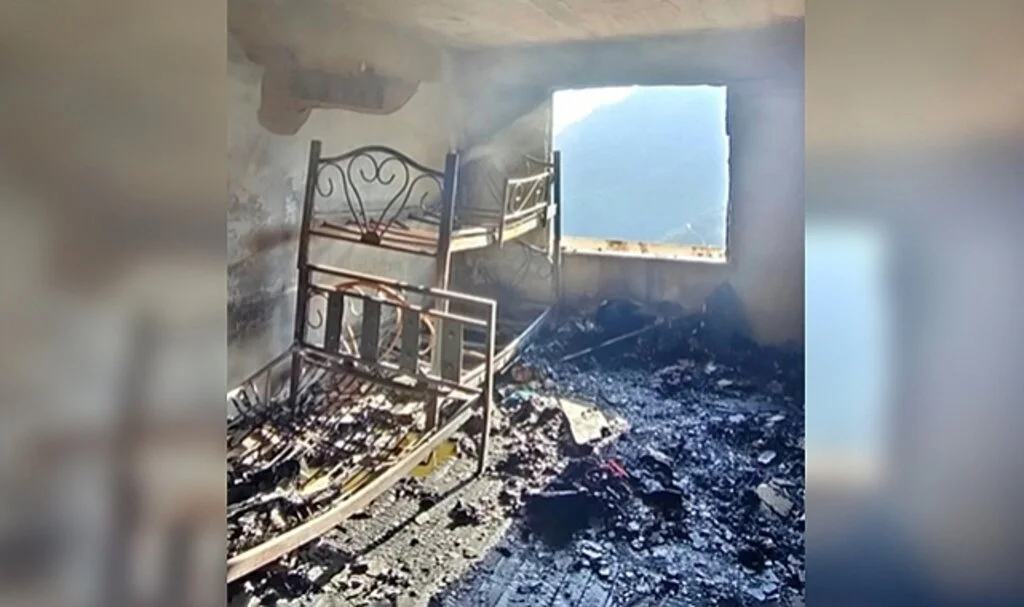 Çakmakla Oynayan Çocuğun Çıkardığı Yangın Evi Kullanılmaz Hale Getirdi
