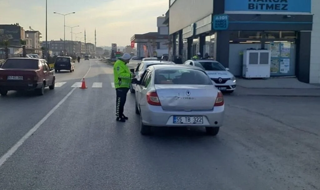 Cep Telefonu Kullanımı ve Kırmızı Işık Denetimi