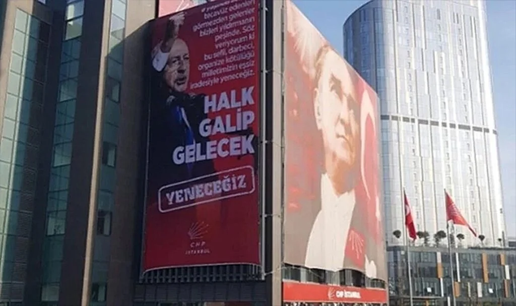 CHP İstanbul İl Binasına Dev 'Kılıçdaroğlu' Pankartı