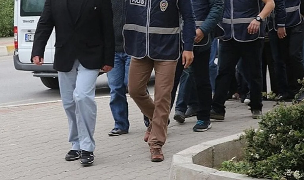 DEAŞ Mensuplarıyla İrtibatlı 24 Kişi Eş Zamanlı Operasyonda Yakalandı