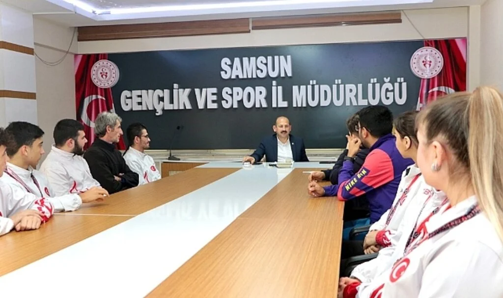 Dereci Şampiyonları Ağırladı