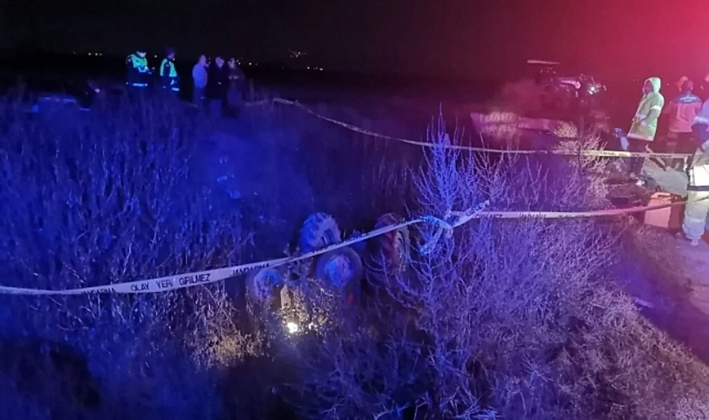Devrilen traktörün altında kalan sürücü hayatını kaybetti