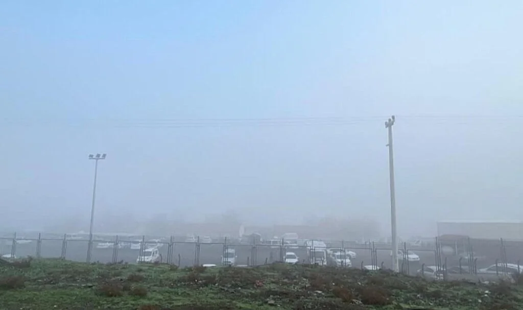 Diyarbakır'da Görüş Mesafesi 50 Metreye Düştü, Uçak Seferleri İptal Edildi