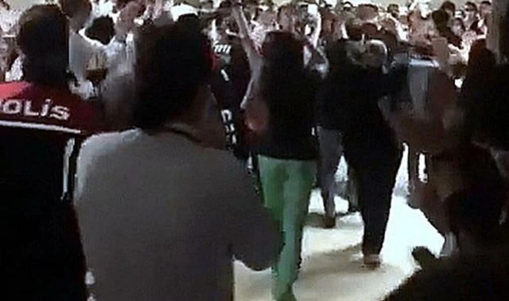Doktorun iftira attığı uzman çavuşu böyle protesto etmişlerdi! O sağlık çalışanlarına ceza yağdı