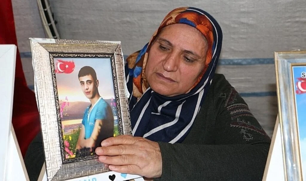 Evlat nöbetindeki anne: “Kirli ellerini oğlumun üzerinden çeksinler”