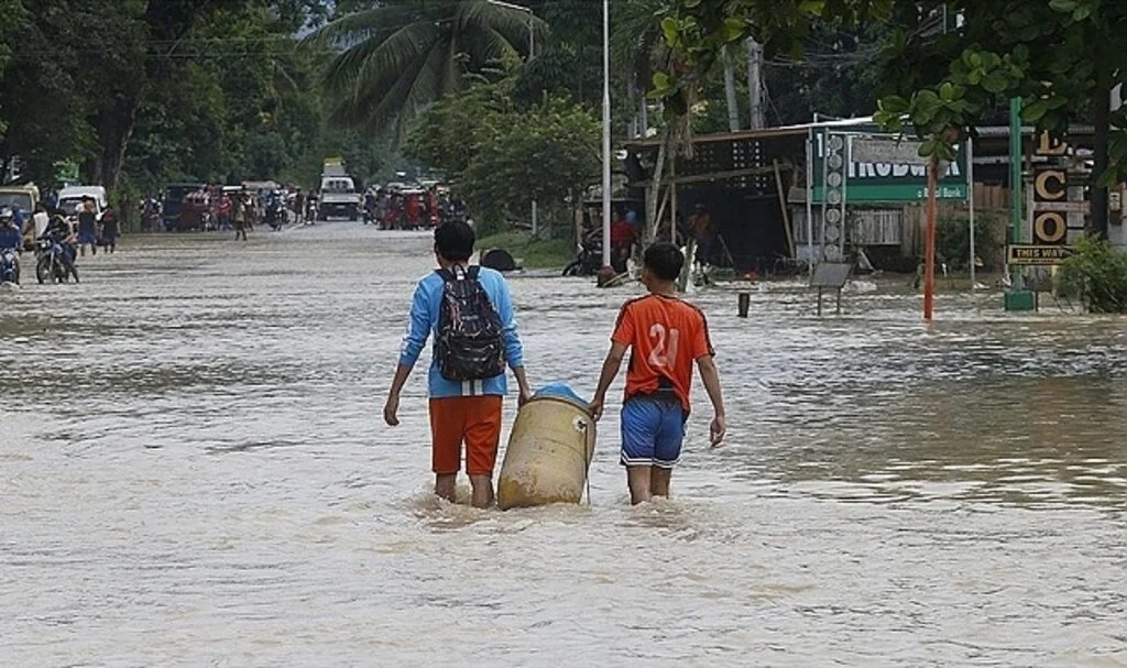 Filipinler'de Şiddetli Yağışların Neden Olduğu Sellerde Ölenlerin Sayısı 13'e Yükseldi