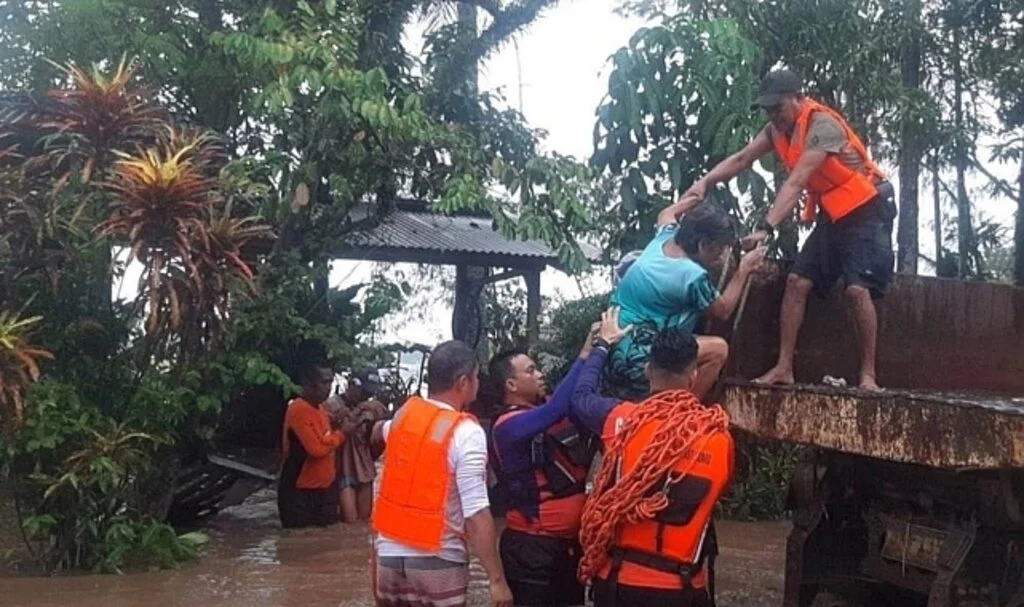 Filipinler'deki Sel Felaketinde Can Kaybı 25'e Yükseldi