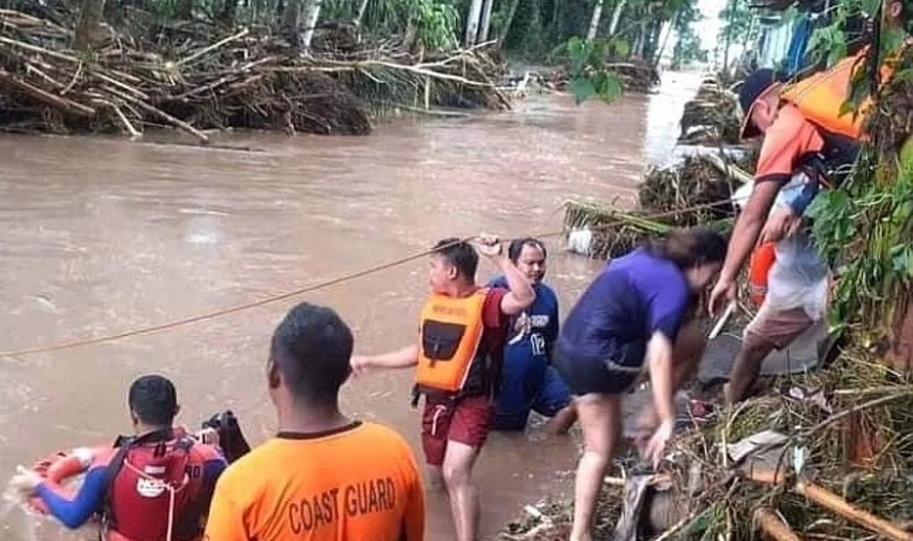 Filipinler'deki Sel Felaketinde Ölü Sayısı 44'e Çıktı