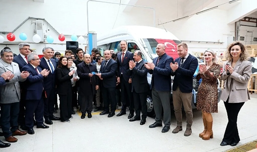 Ford Otosan Samsun'da İki Okula Araç Hibe Etti 