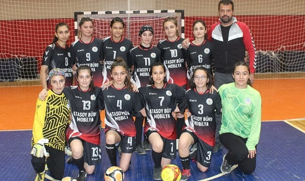 Genç Kızlar Futsal Heyecanı Sürüyor