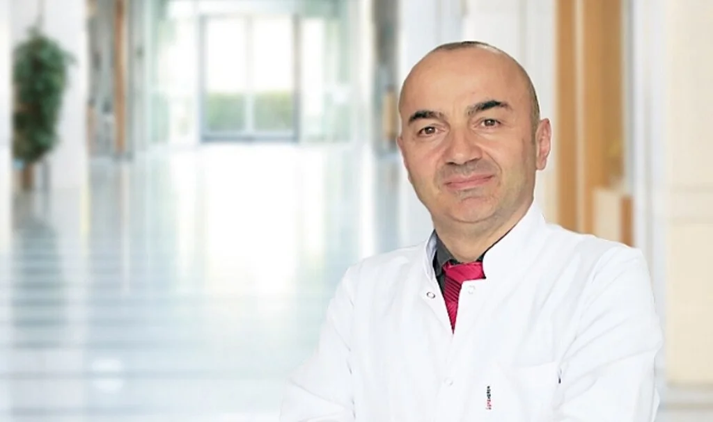 Göz kapağı sarkması tedavi edilebilir