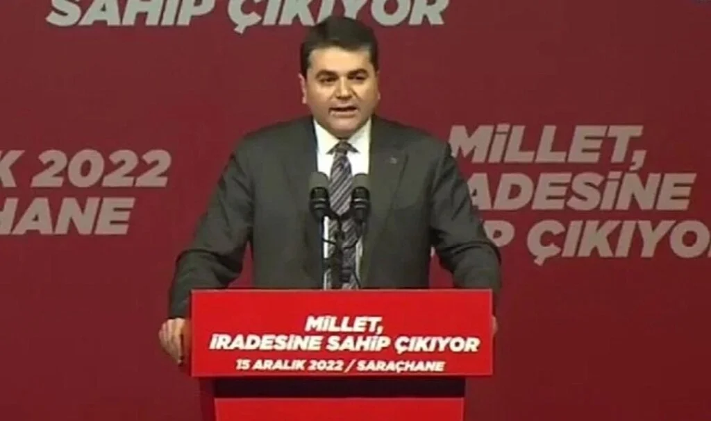Gültekin Uysal: Kalk Yiğidim, Dağ Başını Duman Almış
