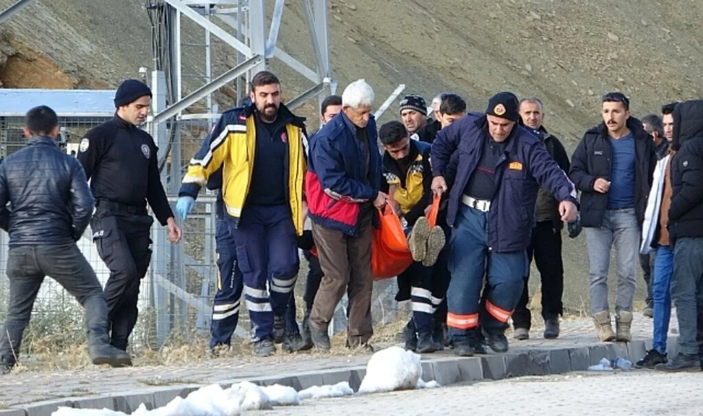 Hakkari'de silahlı saldırı: Biri kadın 3 kişi silahla öldürüldü