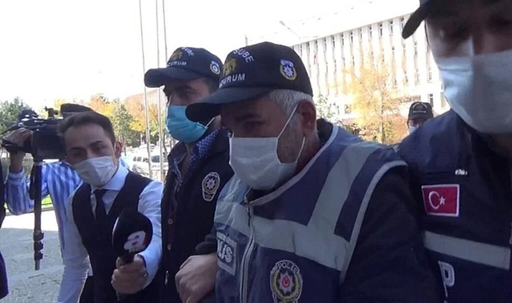 Hareketsiz Kalıncaya Kadar Yaşlı Kadının Boğazını Kesmiş