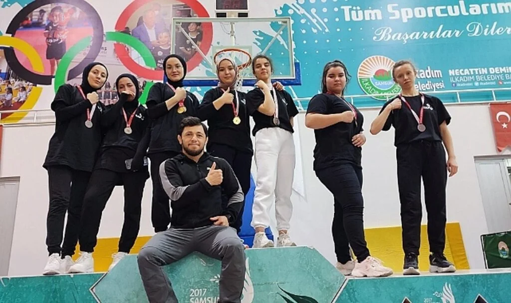 HAVZA'LI KIZLARIN BİLEĞİ BÜKÜLMÜYOR