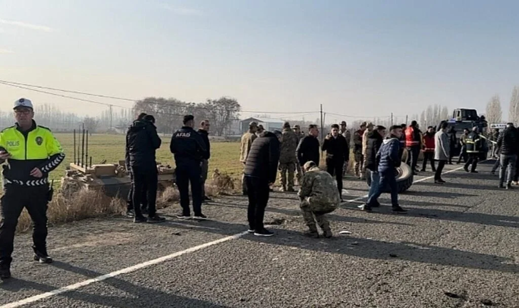 Iğdır'da Zırhlı Askeri Araç Devrildi: 12 Asker Yaralı