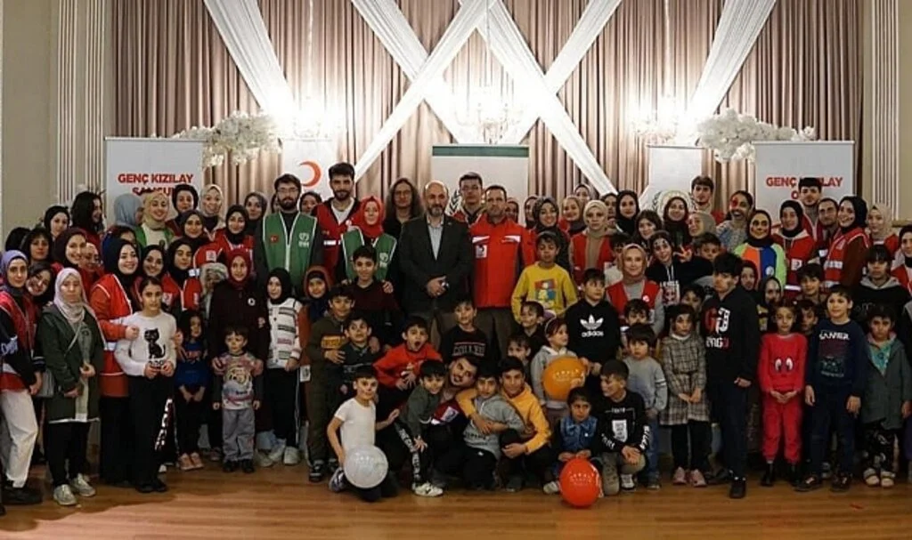 İHH’nın "Yetim Gülerse Dünya Güler" Programı