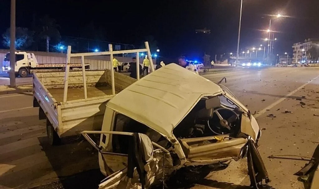 İki Otomobilin Çarpıştığı Kazada 1 Ölü, 1 Yaralı