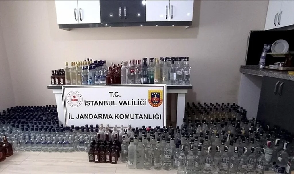  İstanbul'da kaçakçılık operasyonunda 6 bin şişe sahte içki ele geçirildi