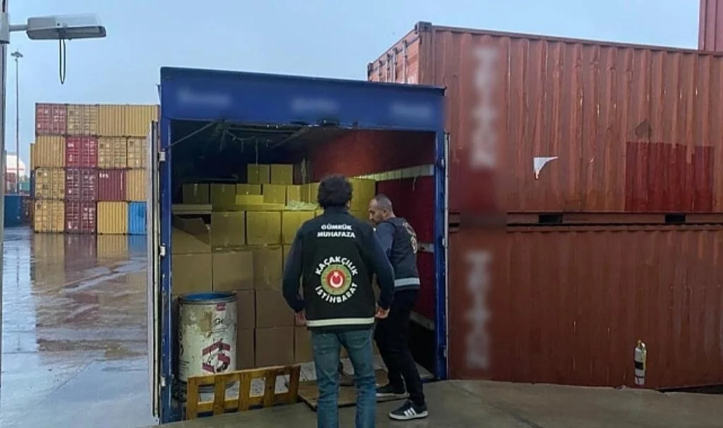 İzmir'de 4 Milyon Doldurulmuş Kaçak Sigara Ele Geçirildi