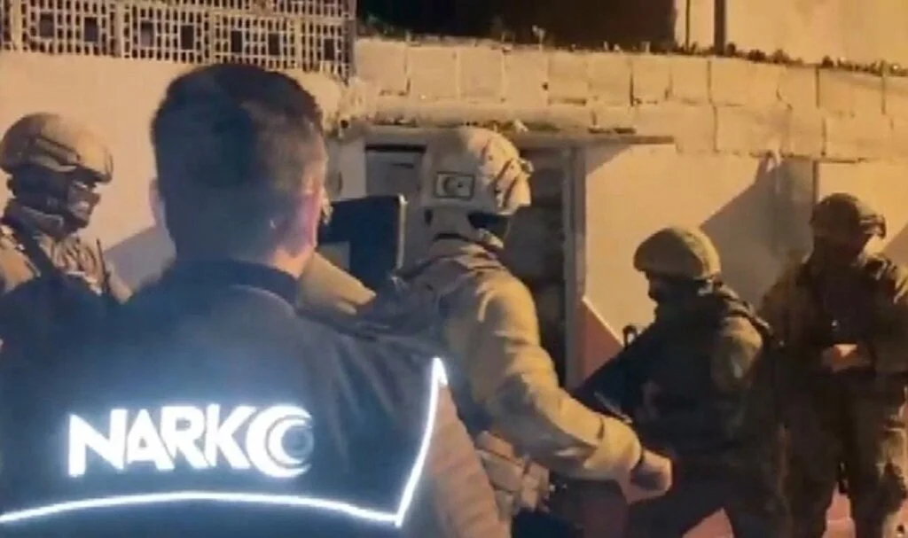 İzmir'de 50 Adrese Eş Zamanlı Zehir Baskını: 37 Gözaltı