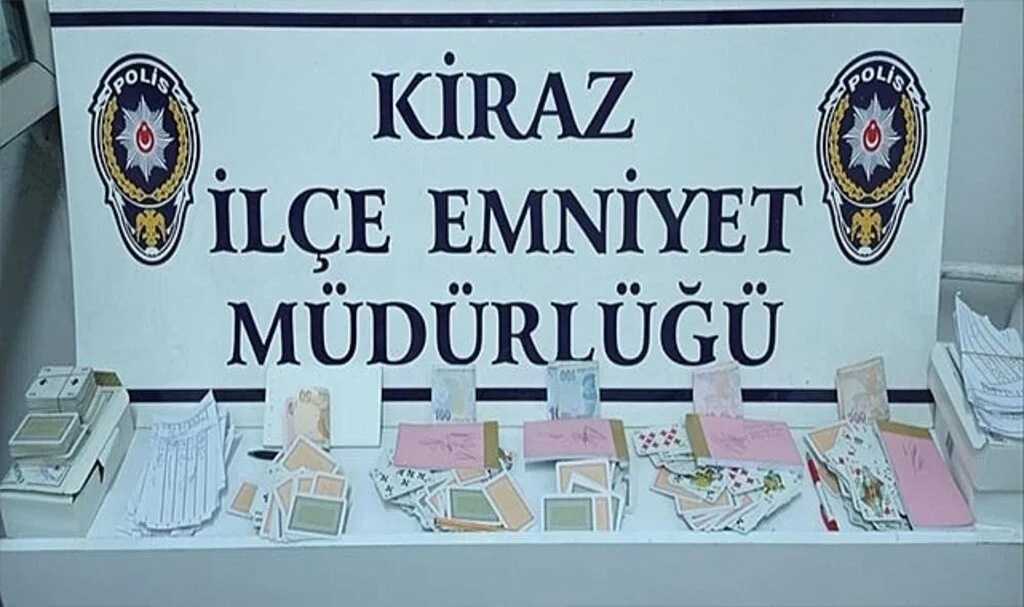 İzmir'de 'Okuma-Yazma Derneği'ne Kumar Baskını