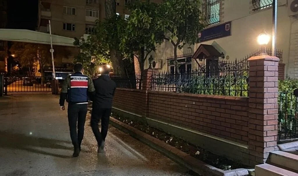 İzmir Merkezli 12 İlde FETÖ Operasyonu: 30 Gözaltı Kararı