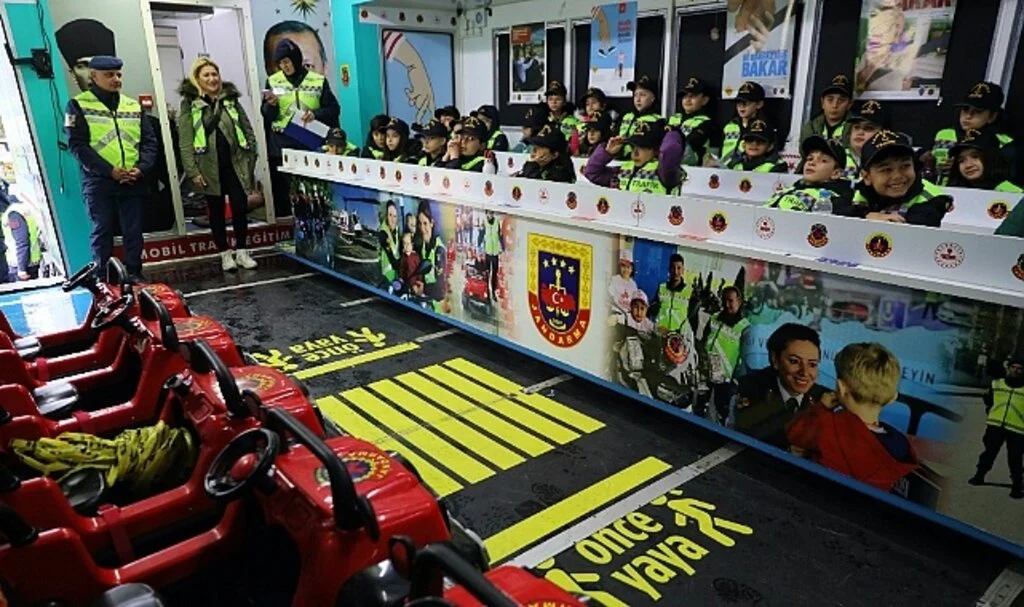 Jandarmadan Öğrencilere Trafik Eğitimi 