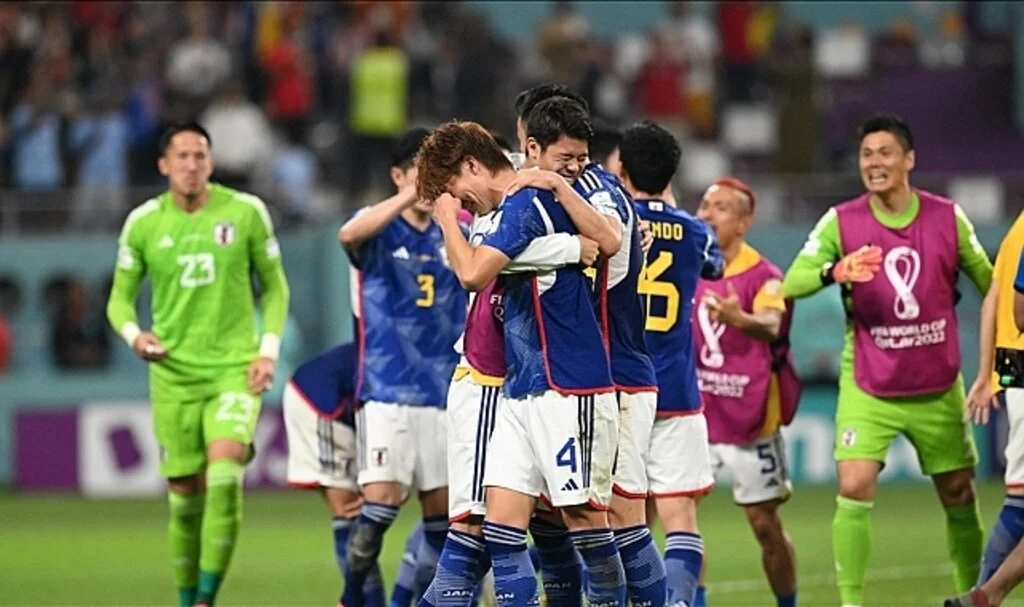 Japonya Milli Futbol Takımı Doha'da üst tura çıkarak 29 yıl önceki "trajediyi" sevince dönüştürdü