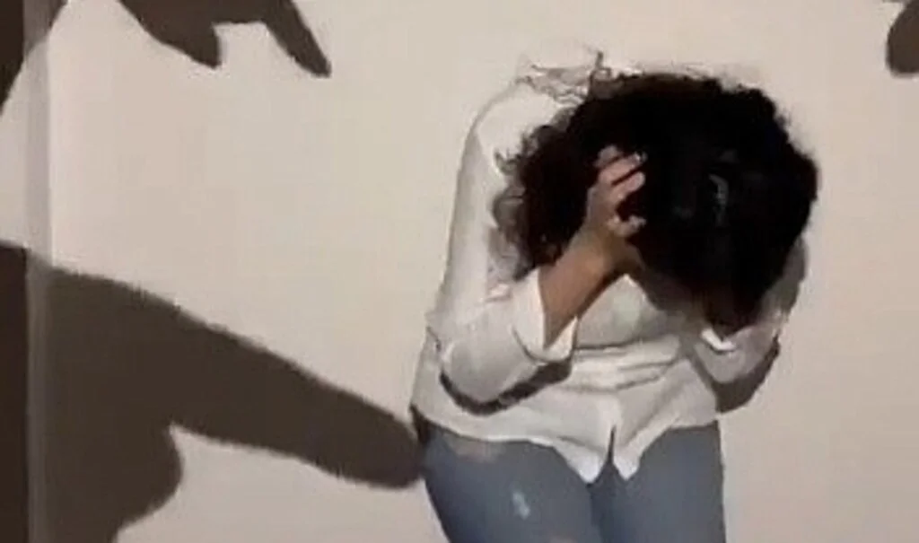  Kadına şiddet videosu çeken genç kız kardeşi tarafından öldürüldü