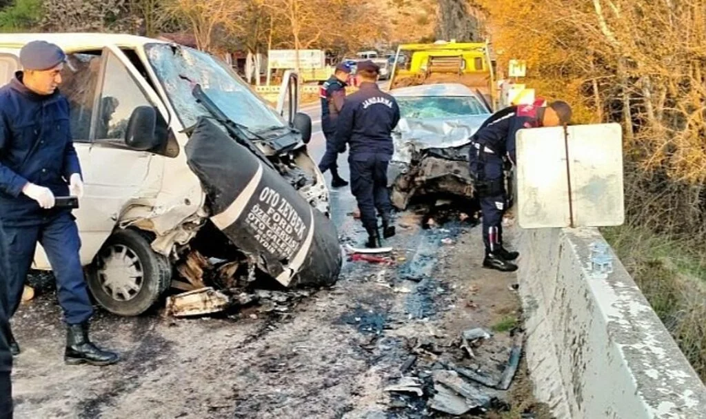 Kafa Kafaya Çarpıştılar: 9 Yaralı
