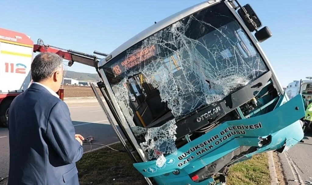Kahramanmaraş’ta Halk Otobüsü Devrildi: 10’un Üzerinde Yaralı Var