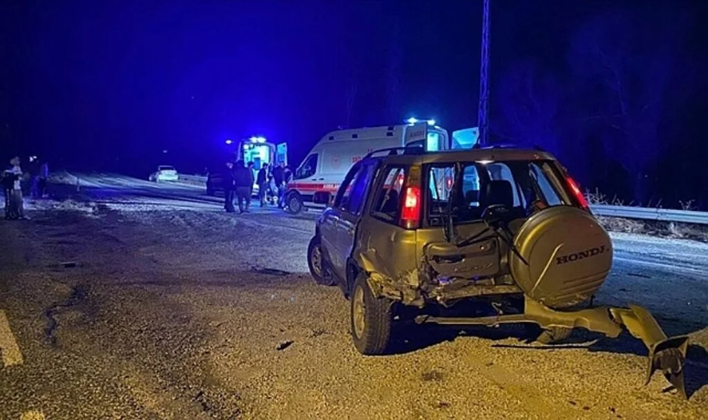 Kahramanmaraş'ta iki otomobilin çarpışması sonucu 7 kişi yaralandı